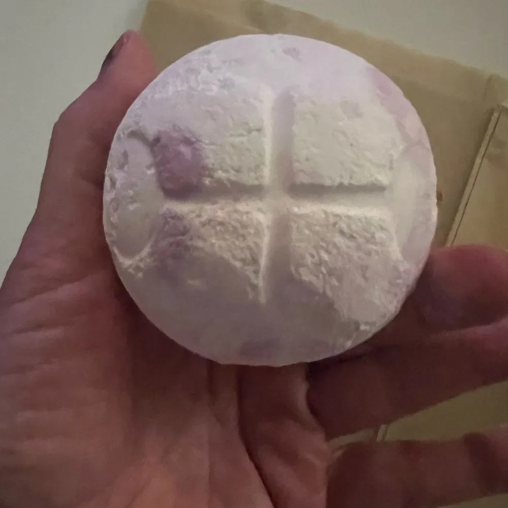 Lush Jingle Bells Bath Bomb